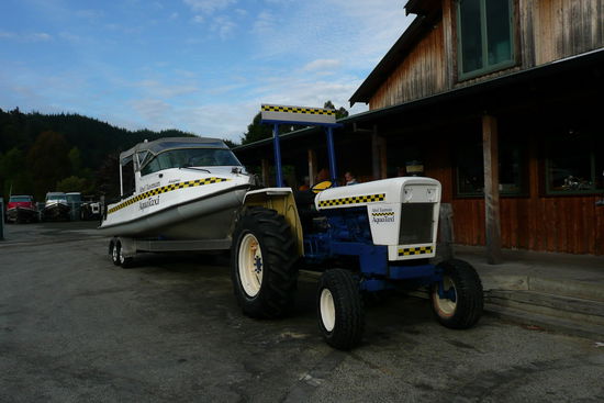 Mit diesem Wassertaxi wurden wir zuerst ins Meer, und dann nach Bark Bay transportiert.