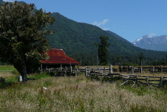 Extrem moderner Bauernhof im Nirgendwo. 