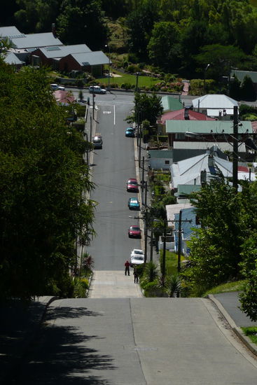 Die steilste Strasse der Welt, von oben gesehen.