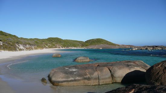 Wunderschoener Strand bei den Elephant Rocks.