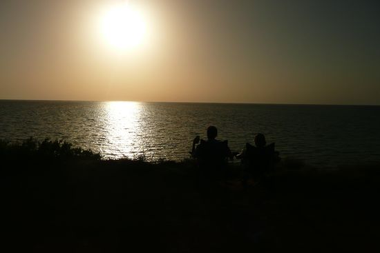 Wir geniessen die Abendstimmung bei unserem Nachtlager wiedereinmal in vollen Zuegen!