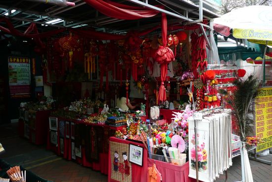 Viele kleine Laeden schmuecken die Strassen von Chinatown.