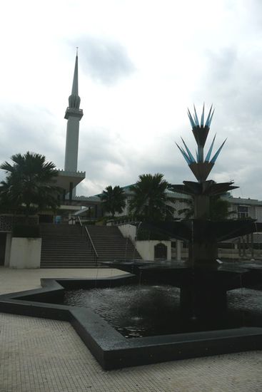 Die Hauptmoschee, von der an bestimmten Zeiten des Tages Stellen aus dem Koran im Singsang vorgetragen werden.