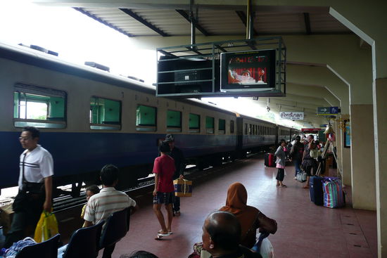 Mit diesem Zug reisten wir vier Stunden lang.