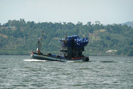 Fischkutter auf dem Weg zureuck nach Ranong.