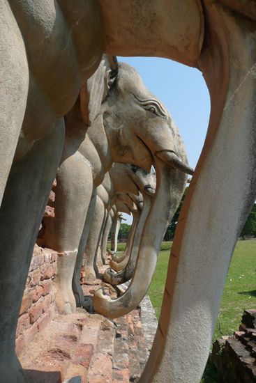 Der Elefantentempel. Elefanten gelten im Buddhismus als heilig und sollen Glueck bringen.