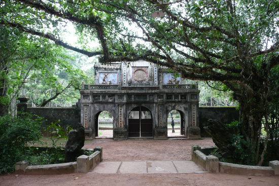 Eingang zu einem der Kaisergräber.