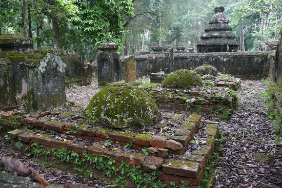 Die Gräber sehen fast wie in Indiana Jones-schon richtig verwunschen aus 