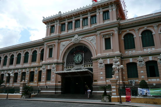 Das stattliche Postgebäude.