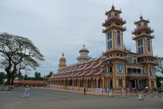 Die Cao Dai Kathedrale.