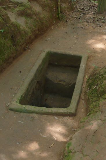 Eingang zu einem der vielen Cu Chi Tunnels.