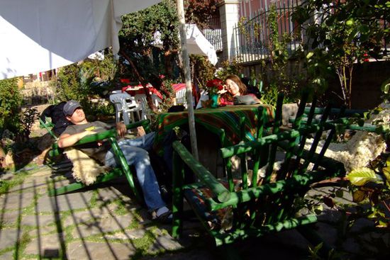 Und so haben wir im Garten vor unserem Hostal relaxt...
