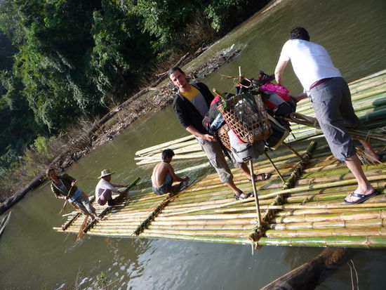 Unser Bambusfloss - kurz vorm Start