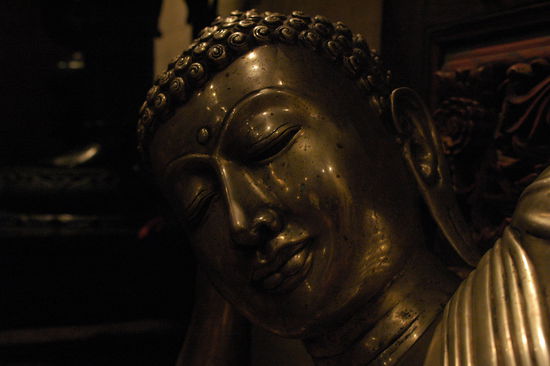 Der Erhabene (liegend in einer Bar ...)