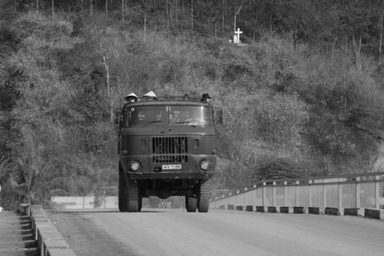 (Ost-)Deutsche Wertarbeit: IFA-LKW, zahlreich unterwegs auf vietnamesischen Strassen