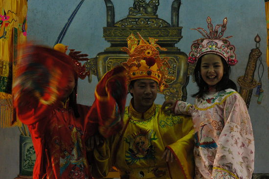 Fuer vietnamesische Besucher werden auch hier Kostueme ...