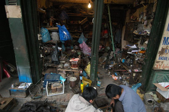 Elektro-Ausschlachtungsbetrieb unmittelbar neben ...