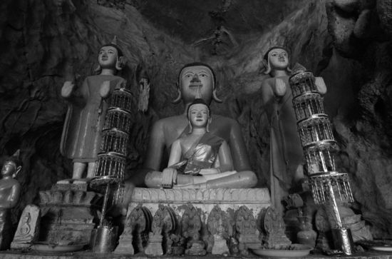 ... und in einer Buddha-Hoehle