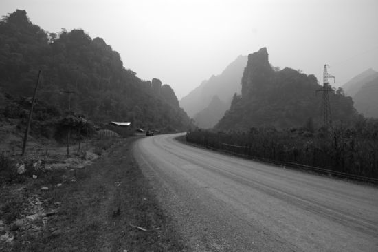 Karstlandschaft noerdlich von Vang Vieng