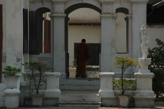 Allgegenwaertig: Moenche in Luang Prabang