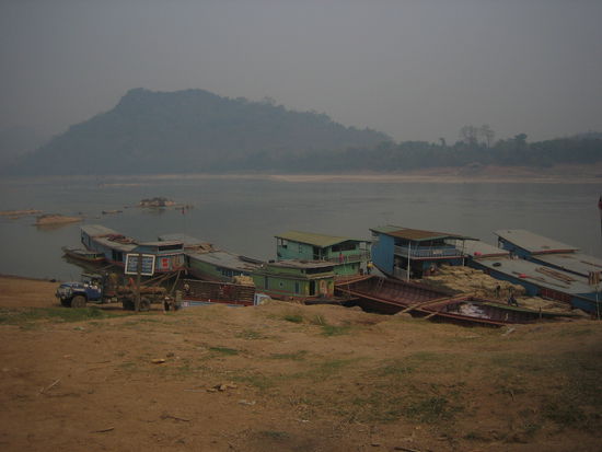 Anlegestelle der Frachtboote, ca. 5 km unterhalb von Luang Prabang