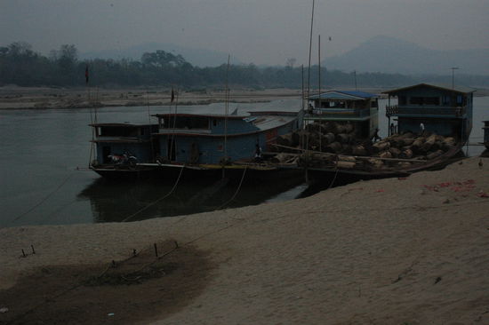Im "Hafen" von Pak Lay