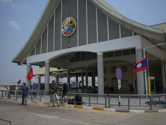 Auf der laotischen Seite der Friendship-Bruecke ueber den Mekong