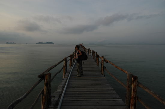 Auf dem Weg nach Ko Tao (Steg fuehrt nicht zur Insel, sondern zur Faehre ...)