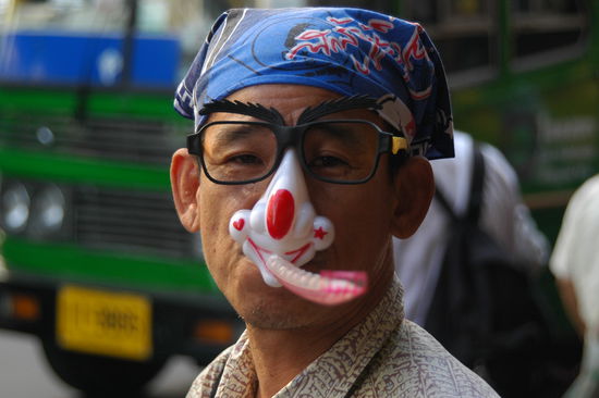 Nicht alle Masken haben allerdings einen ernsten Hintergrund