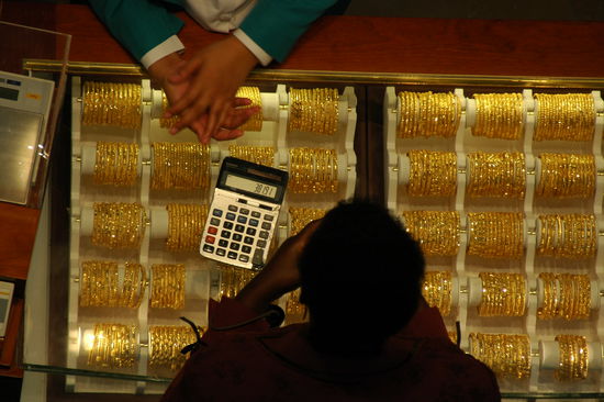 Goldschmuck: Objekt der Begierde im Duty Free Shop