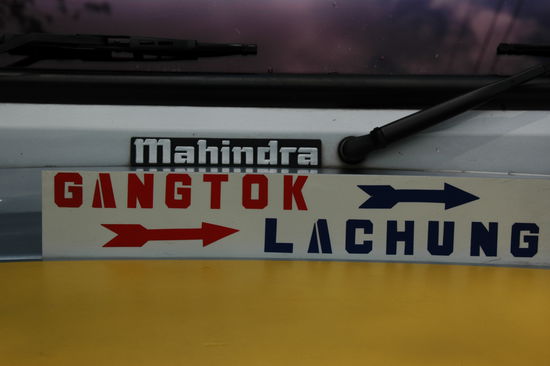 Mit einem Mahindra-Jeep von Gangtok zu unserem "Basislager" in Lachung