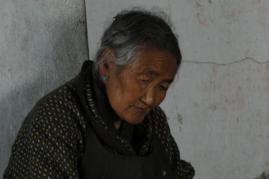 Tibeterin im "Tibetian Refugee Self Help Center"