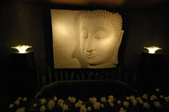 Der Erhabene, diesmal in einer Hotel-Lobby (liebe Gruesse an Holger K. aus H.)