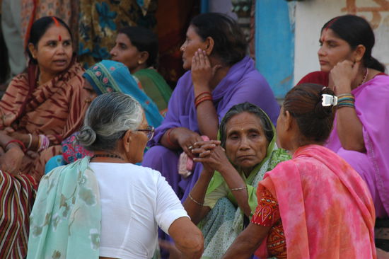 Glaeubige im Janakitempel