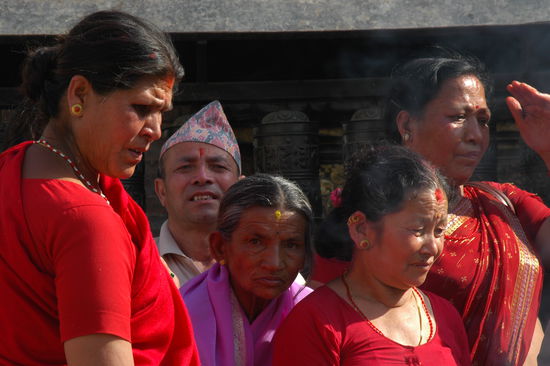 Hinduistisches Ritual in Swayambhunath (sowohl den Hindus als auch den Buddhisten heiliger Ort)