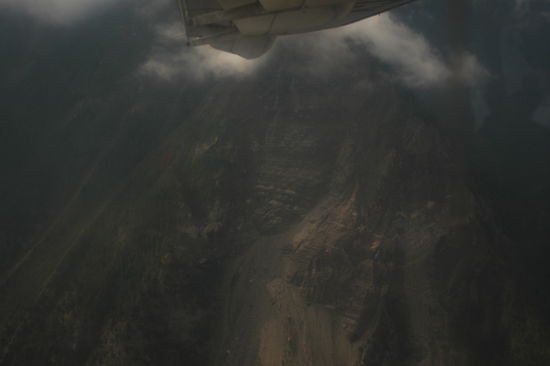 Zwischen den Bergen: Rueckflueg von Jomsom nach Pokhara