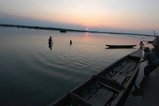 Bei Sonnenuntergang am Mekong, irgendwo in Si Phan Don
