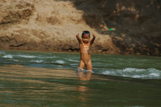 Kindsein am Mekong macht offensichtlich sehr viel Spass