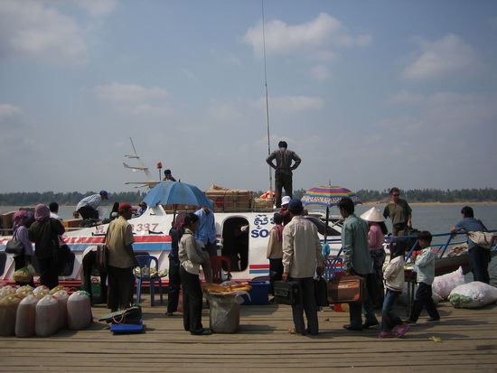 An der Bootsanlegestelle in Kratie
