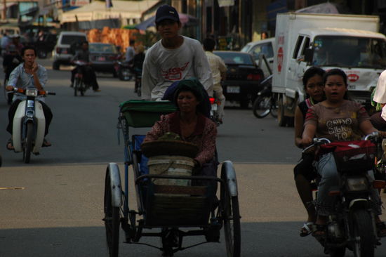 "Cyclo", eine der unzaehligen Arten oeffentlicher Transportmittel ...