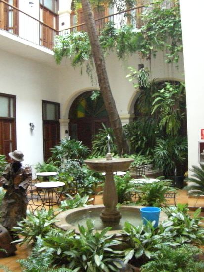 Der Innenhof. Hier konnte man frühstücken, Mittag- oder Abendessen einnehmen.