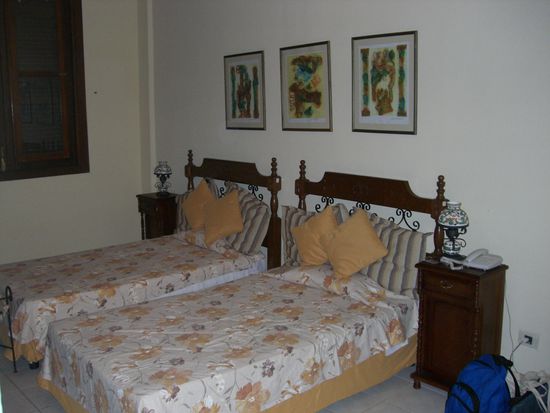 Saubere und ordentliche Zimmer zeichnen das Hotel aus