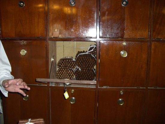 Alle Fächer sind mit meisterhaften Cigarren gefüllt!