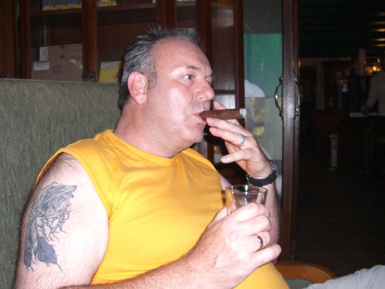 10:30 Uhr in Havanna - eine Cigarre und ein Glas Santiago de Cuba - und die Welt ist in Ordnung!