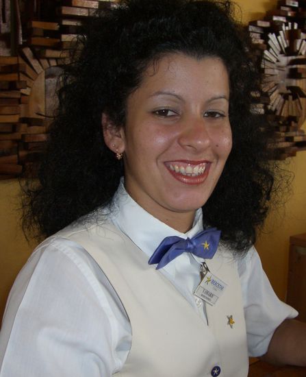 Yamaris, das "Girl" an der Rezeption