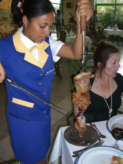 Gegrilltes Fleisch vom Spieß