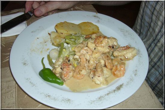 Hummer mit Gemüse und Kartoffeln auf der Dachterasse des Ambos Mundos