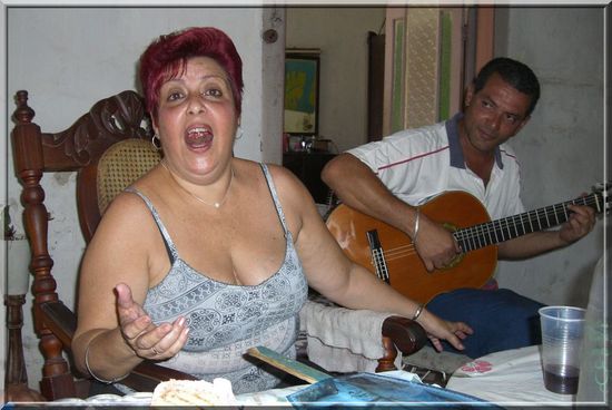 Martha, die Dame des Hauses, sang ihre schönsten Lieder für uns