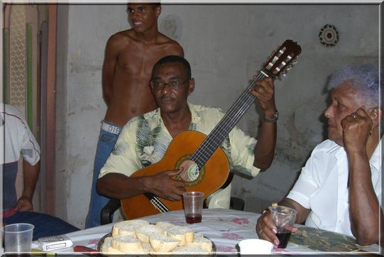 Humberto als Gitarillo!