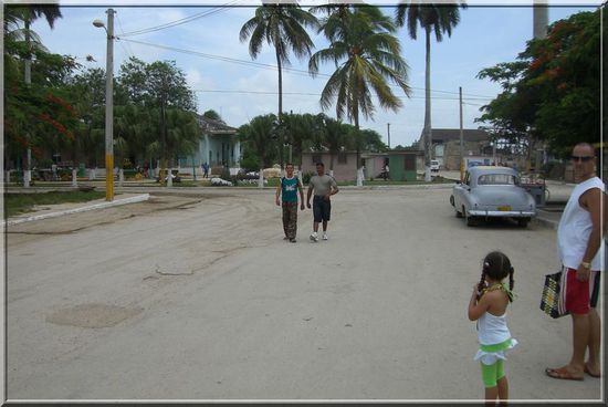 Auf dem Weg zum Markt, rechts Luis &amp; Rebecca
